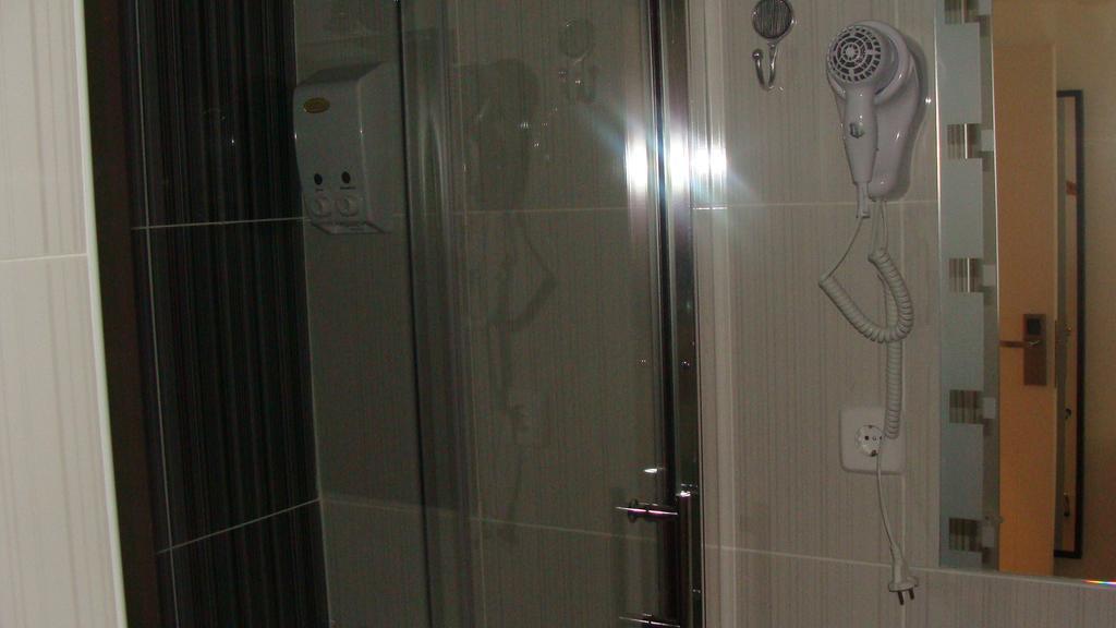 Hostal Jq Madrid 1 מראה חיצוני תמונה
