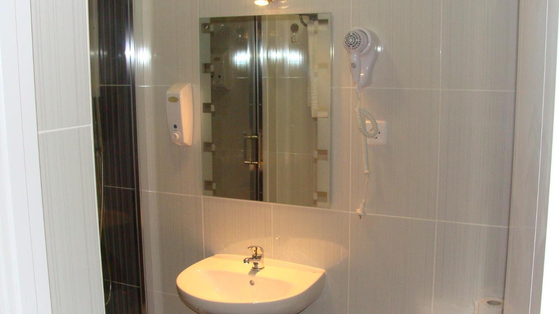 Hostal Jq Madrid 1 מראה חיצוני תמונה