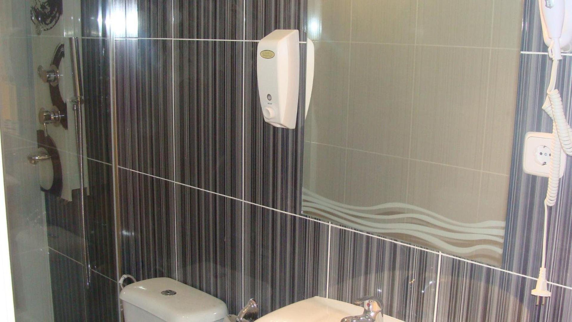 Hostal Jq Madrid 1 מראה חיצוני תמונה